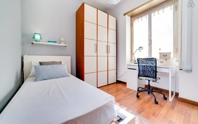 Comfortable Flat 15 Minutes to the City Center