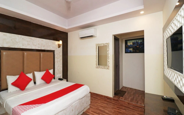 OYO 26161 Plazzo Inn