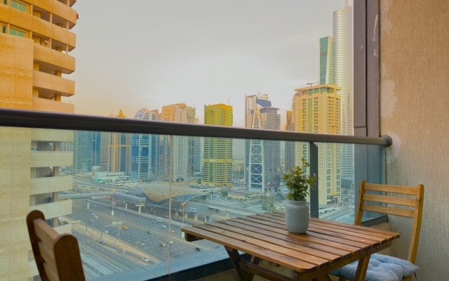 35 OFF in Top View Studio in Marina