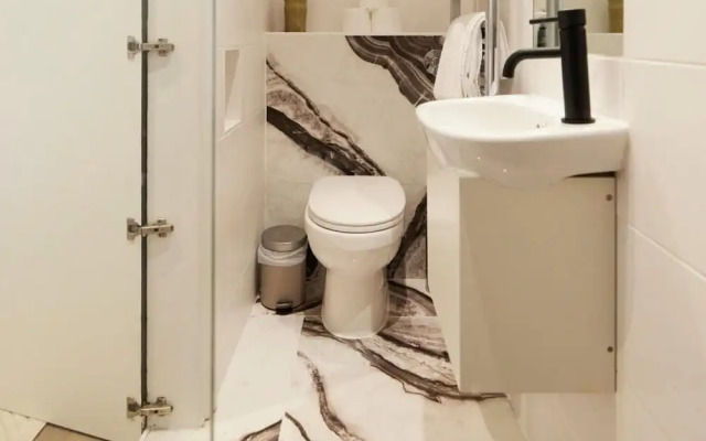 The St Johns Wood Sanctuary - Glamorous 2bdr Flat
