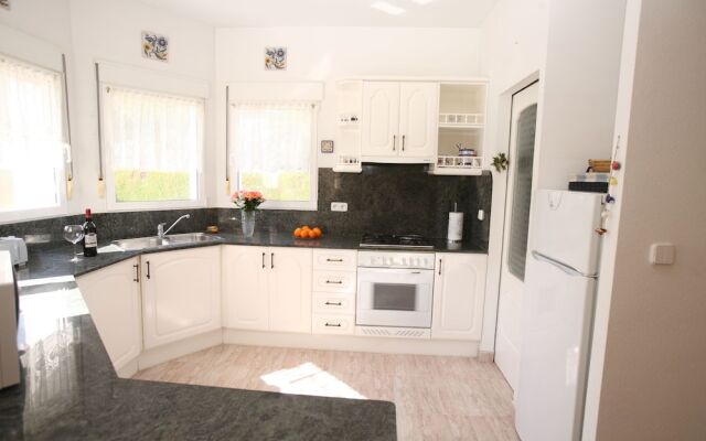 025 Villa California