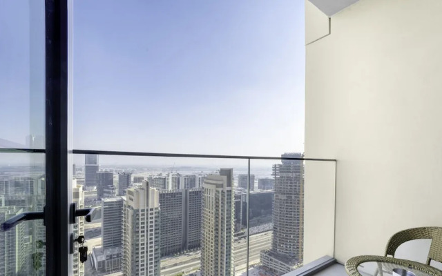 Sleek 1BR in Burj Royale with Canal View