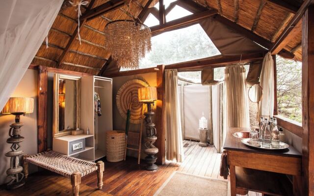 Sindabezi Island Camp