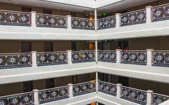 Fulide Holiday Hotel (Pangdonglai Branch, Pingyuan Road, Xinxiang)