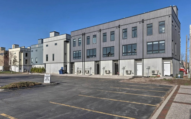 Traverse City Townhome: Walk to Beach!