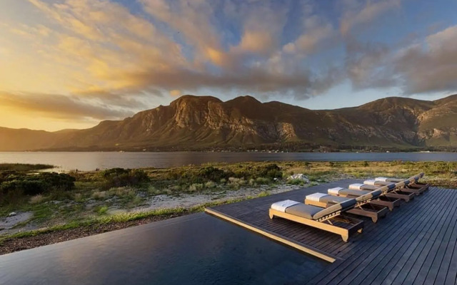 Perivoli Lagoon House