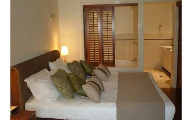 Port Douglas on Macrossan