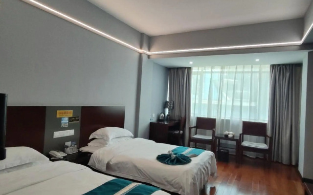 Promenade Hotel