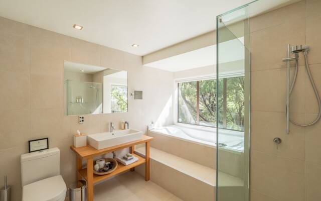 Te Koha Lodge - Adults Only