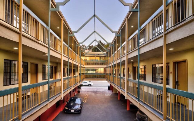 Best Western Hollywood Plaza Inn Hotel - Hollywood Walk of Fame LA
