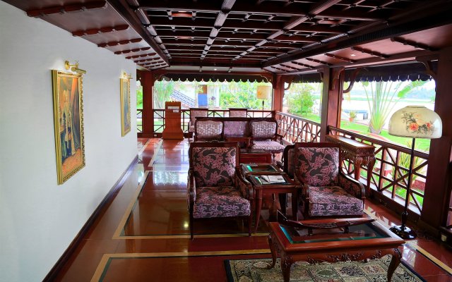 Sterling Lake Palace Alleppey