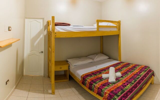 Chescos Hostel & Hotel