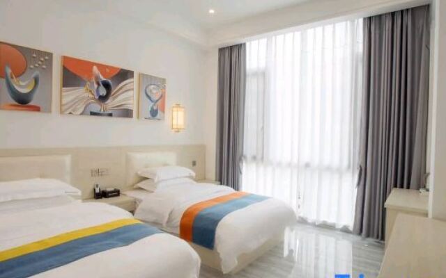 Wood House Fashion Hotel