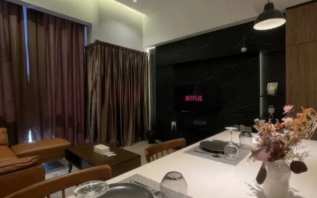 Mews Luxe Residence Apartments