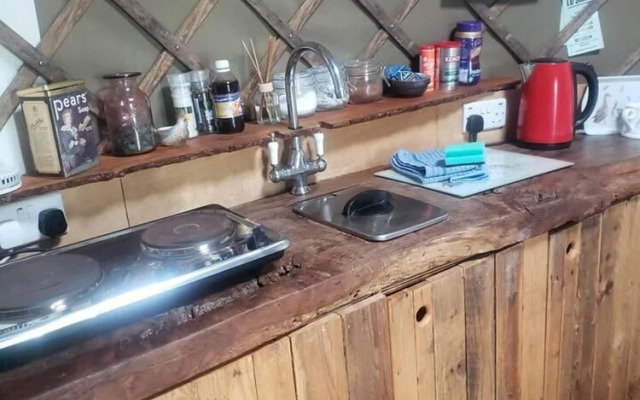 Bembridge Harbour Yurt - Log Burner - Wifi