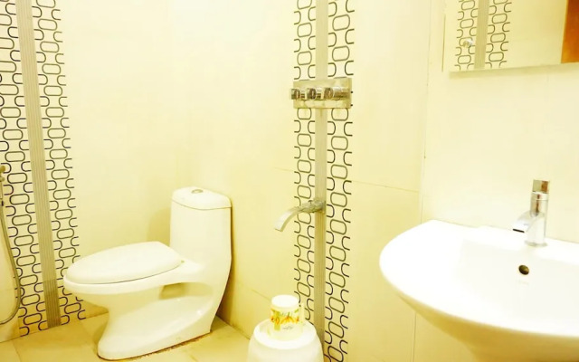 Thayamkery's Royal inn