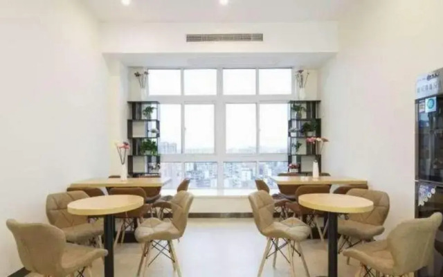 7 Days Premium (Chongqing Liangping People's Square Center)