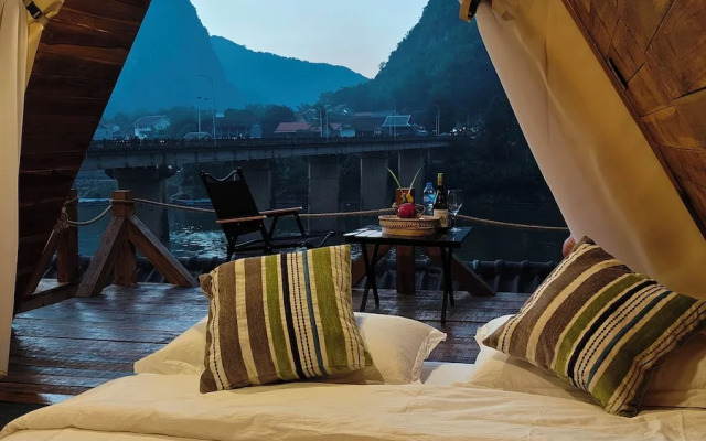 Pont Inn Nong Khiaw