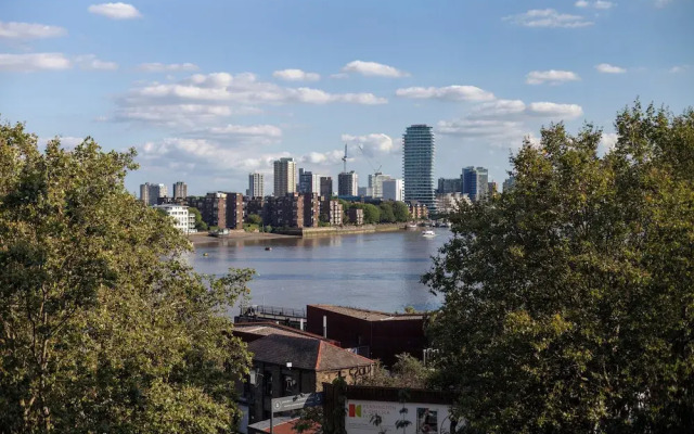 Spacious 4 bed flat in Chelsea