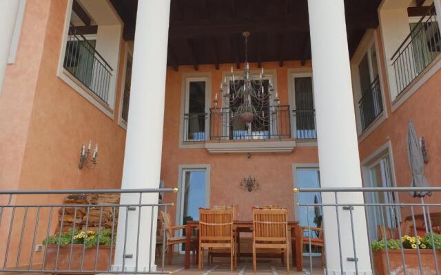 Villa Strelitzia