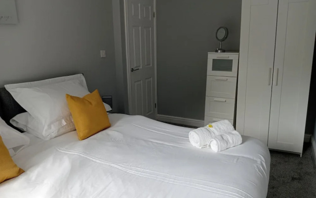 Beautiful and Secluded ,detached Garden Apartment