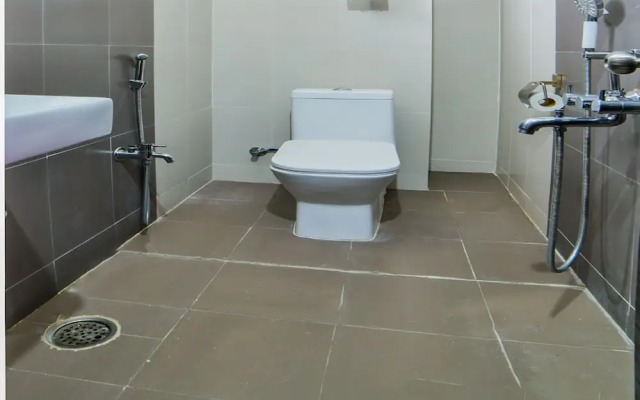 OYO 23589 Crown Palace