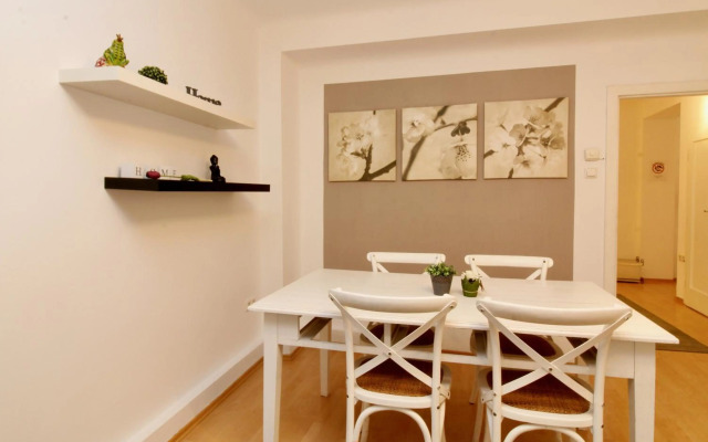 Gorgeous Hideout | City Center Apartment