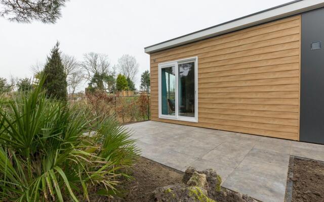 Chalet in Vrouwenpolder With Garden