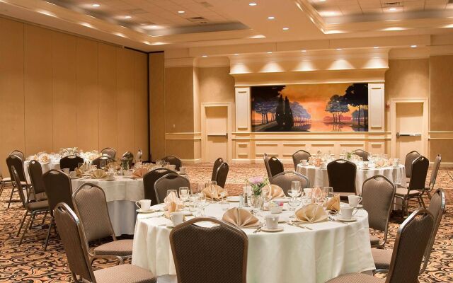 Radisson Hotel Fairview Heights - St. Louis