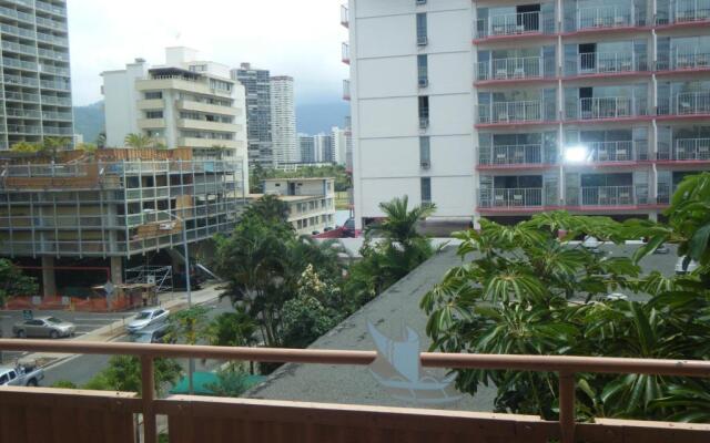 Hawaiian King by Waikiki Condo Rental