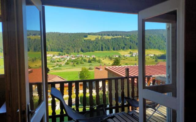 Vue imprenable , lac des Rousses 2 km