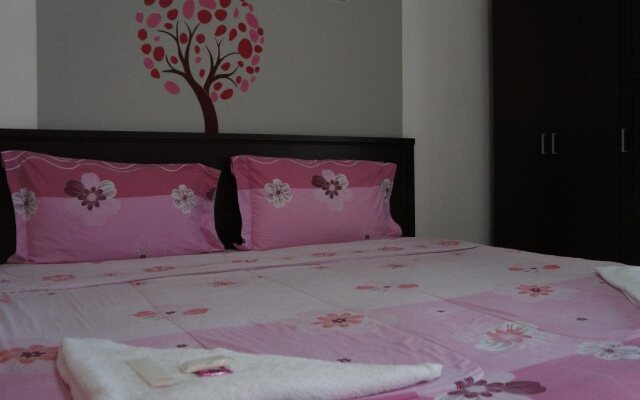Phuttipong Apartment