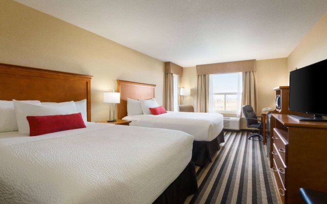 Days Inn & Suites by Wyndham Edmonton Airport