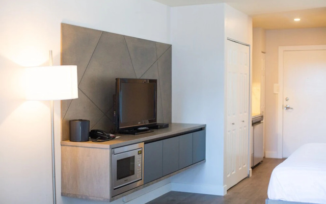 Sand Pebbles Inn