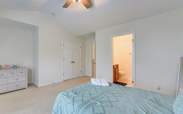 Dog-friendly Townhome w/ Patio in Charlotte Area!