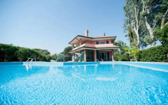Albarella Villa With sea View and Pool