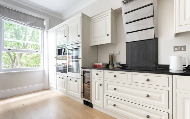 Egerton Gardens IX by Onefinestay