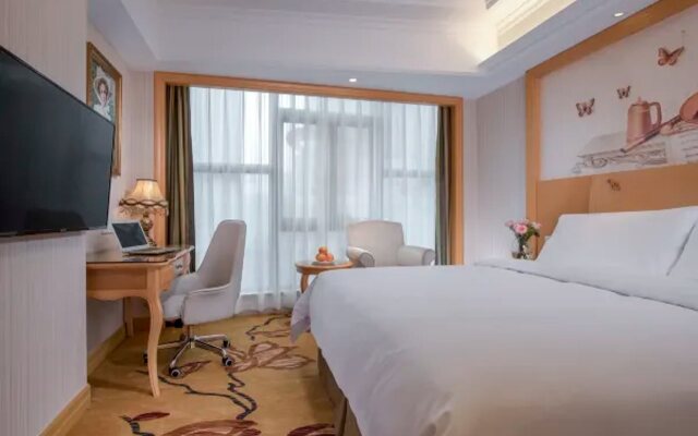 Vienna Hotel Shenzhen Qinghu Metro Station