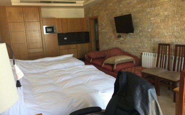 Raj Hotel