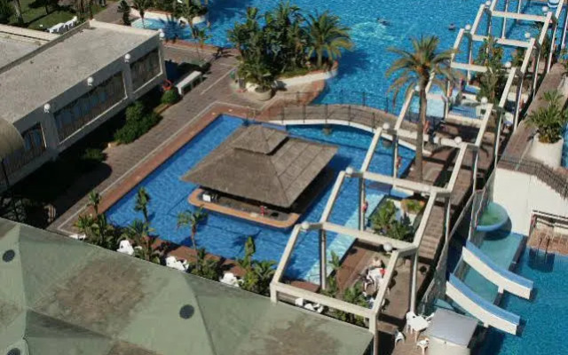 Apartamentos Benal Beach