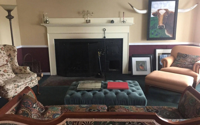 Colonel Williams Inn