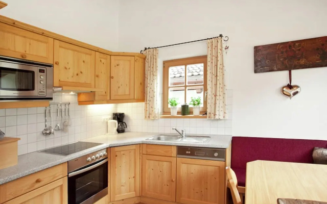 Luxurious Chalet With Sauna in Konigsleiten