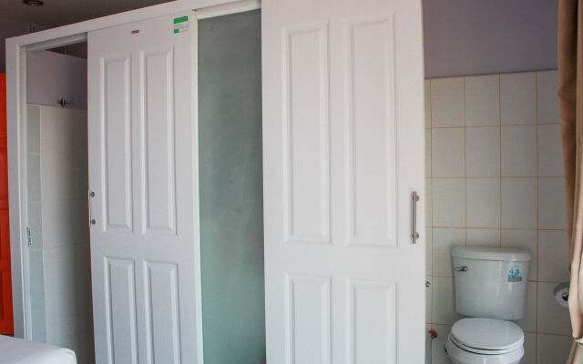 Baan Taklom Chomtalay