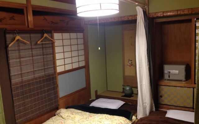 Shin-Osaka Backpacker's Hostel