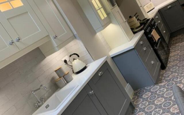 Luxury Lakeside Living Broadview 2 Georgian Town House