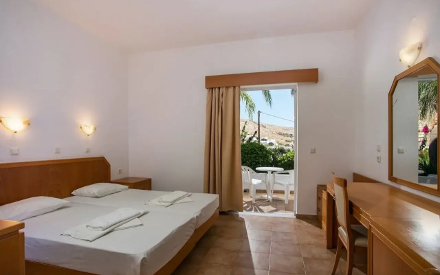 Lambis Studios & Apartments