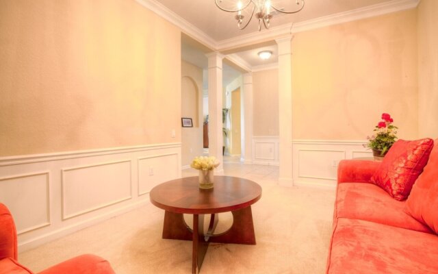 Lovely Third-floor Vista Cay Resort Condo!