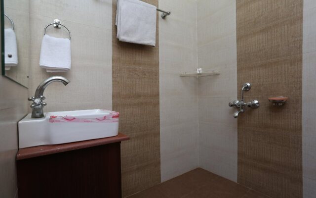 Holiday Inn Guest House By OYO Rooms