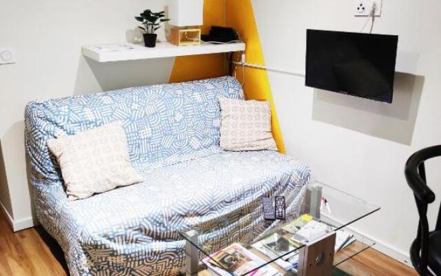 SUPERBE Studio avec coin nuit TOUT EQUIPE !