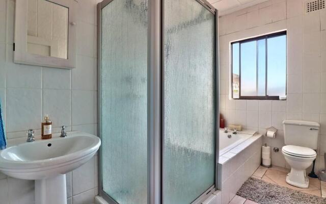 Sunny Apartment in SEA POINT right by PROMENADE